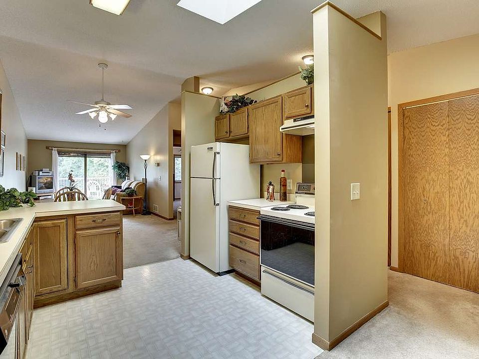 1st image of 991 Pond View Ct