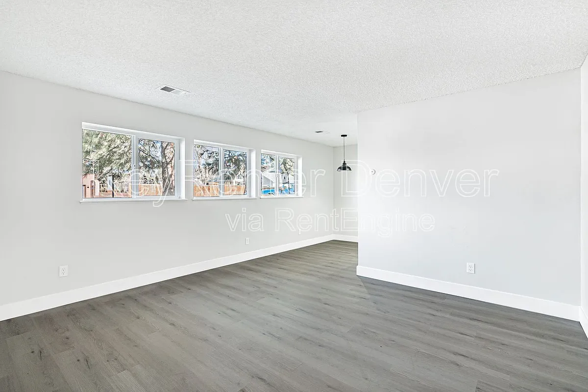Building Photo - 602 South St #C
