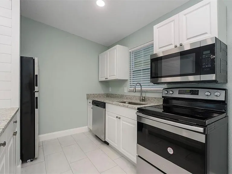 1184 Woodman Way — Photo 8