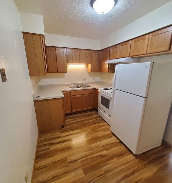 1st image of 325 Ash St #12