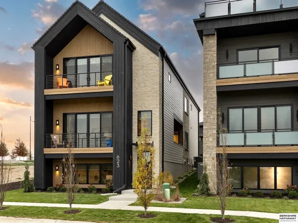 623 S 148th St, Omaha, NE 68154