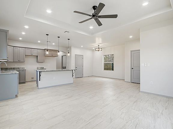 3rd image of 649 Juniper Ave