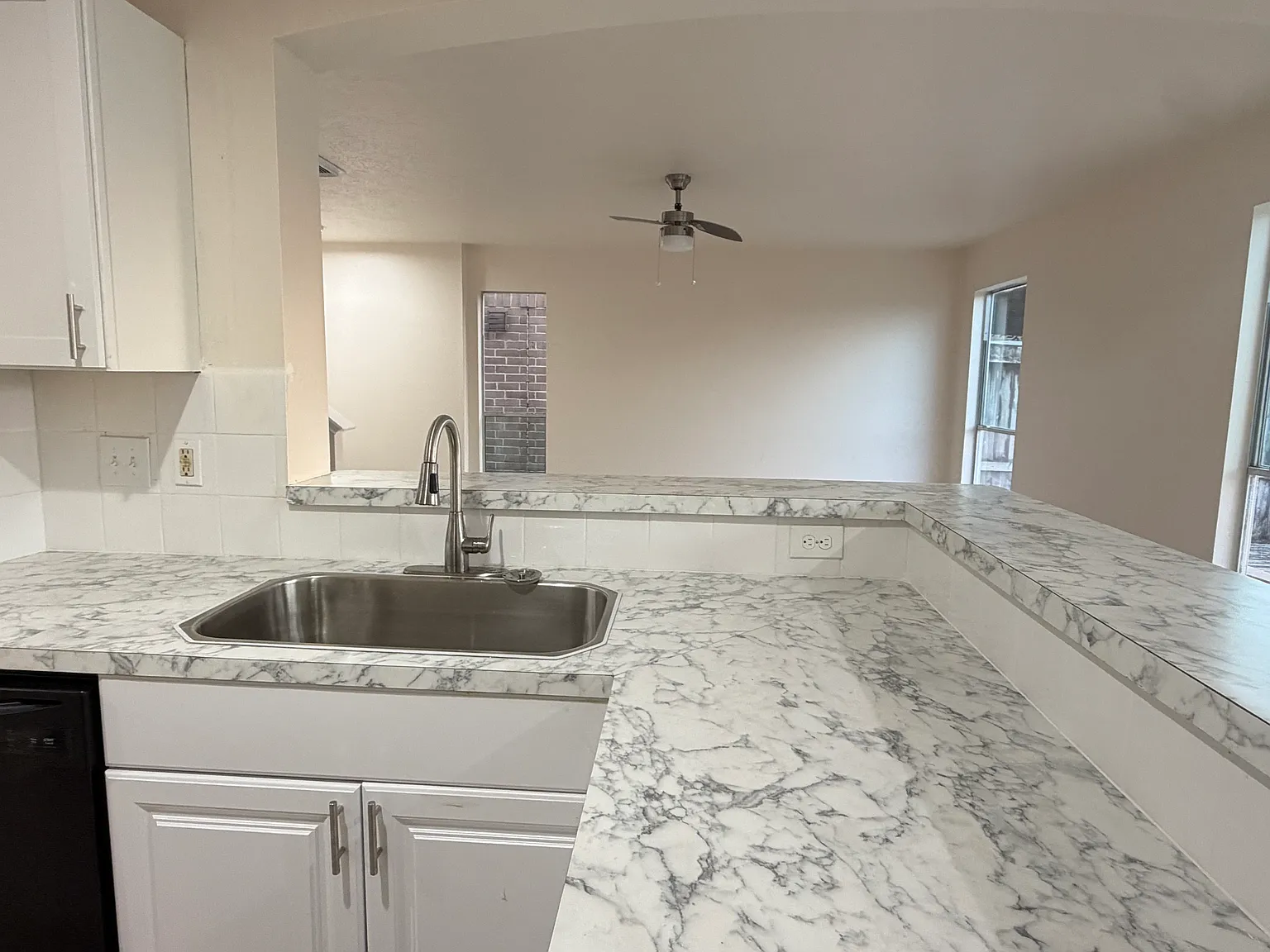 3 bed, 1336 sqft, $1,900 — Photo 3