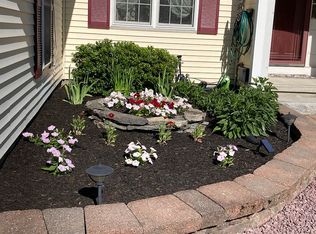 6 Fox Run Dr, Oxford, MA 01540