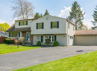 110 Fairlane Dr, Rochester, NY 14626