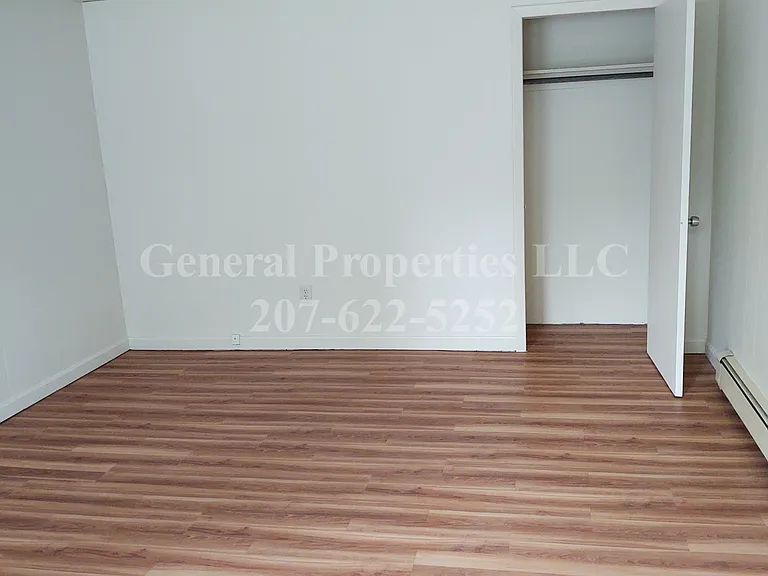 584 Riverside Dr — Photo 10