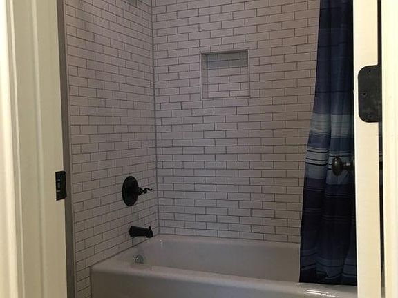 3rd image of 401 Orange St #A/b