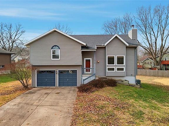 2nd image of 100 Lakeland Dr