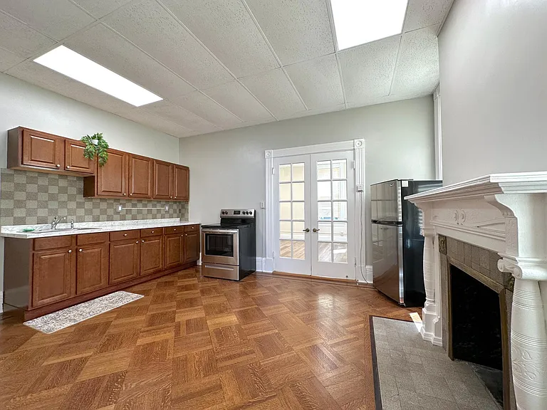 152 Grand St #1 — Photo 4