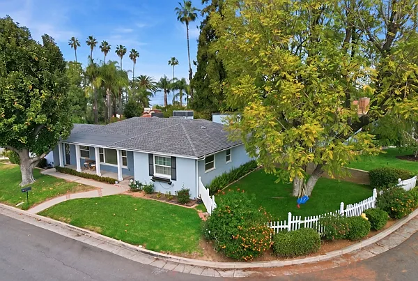 1329 La Loma Dr — Photo 2