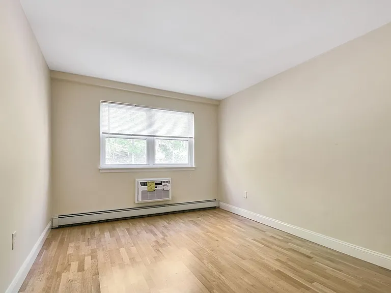 Heritage House Apartments — Photo 30