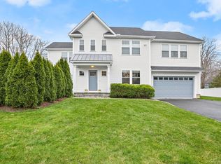 71 Stillson Pl, Fairfield, CT 06824