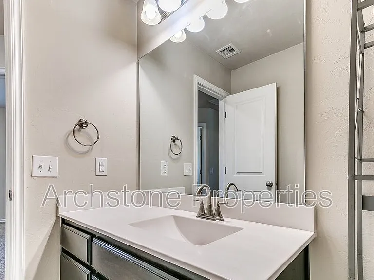 19704 Taggert Dr — Photo 20