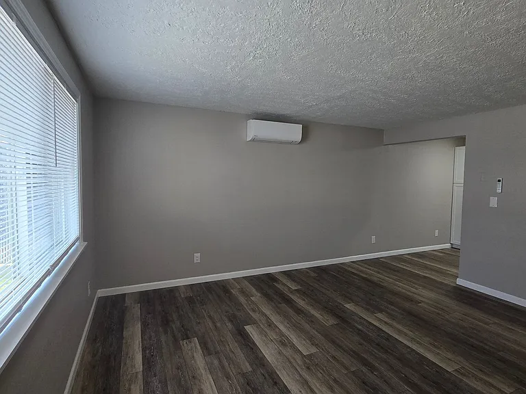 Catalina Apartments — Photo 5