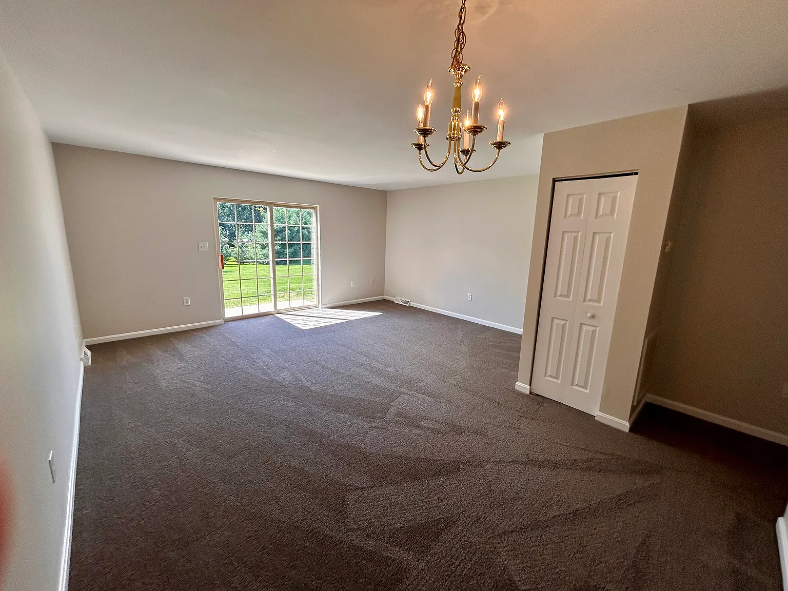 3 bed, 1.5 bath, 1391 sqft, $1,900 — Photo 3