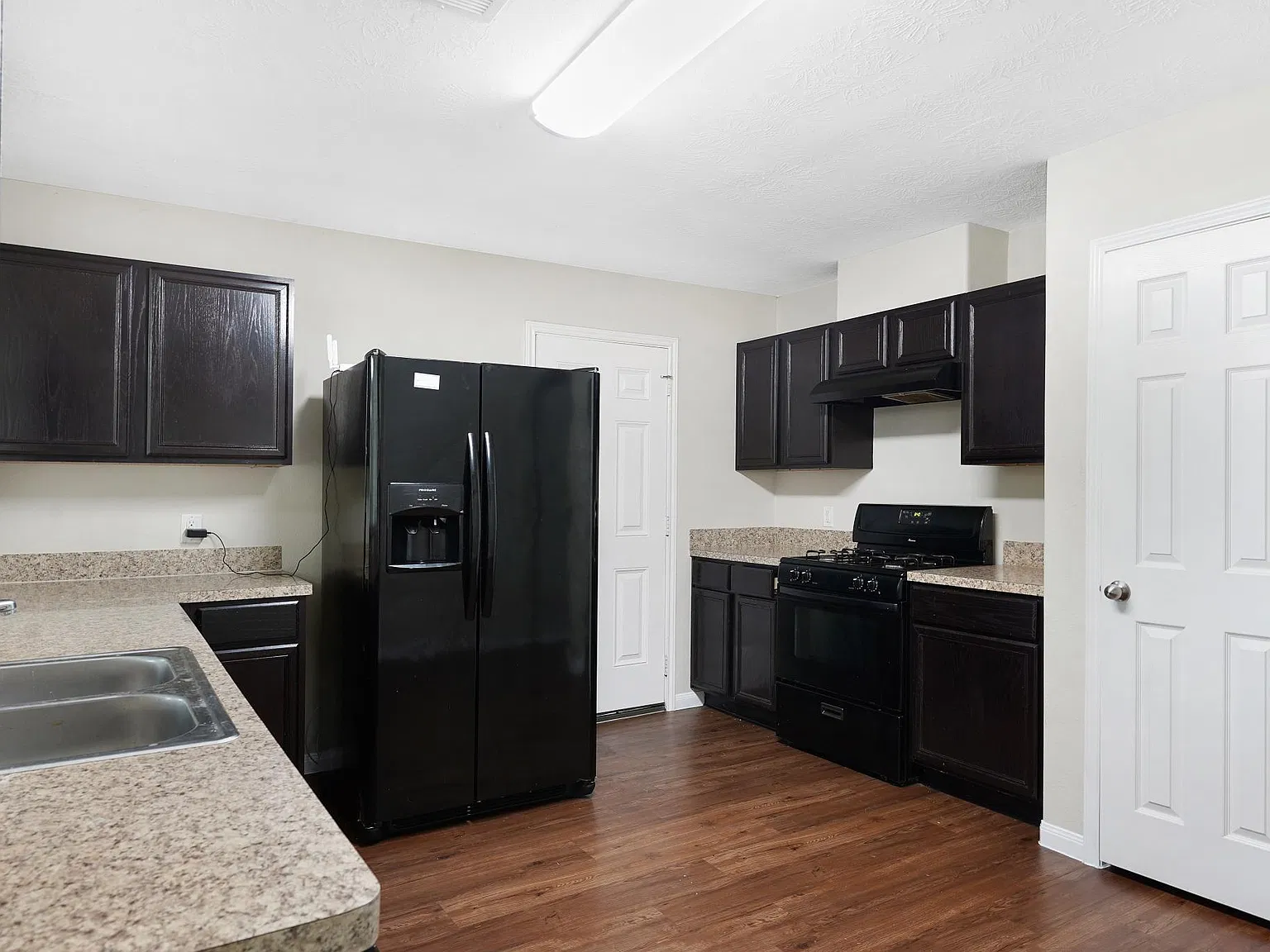 3 bed, 1466 sqft, $2,000 — Photo 4