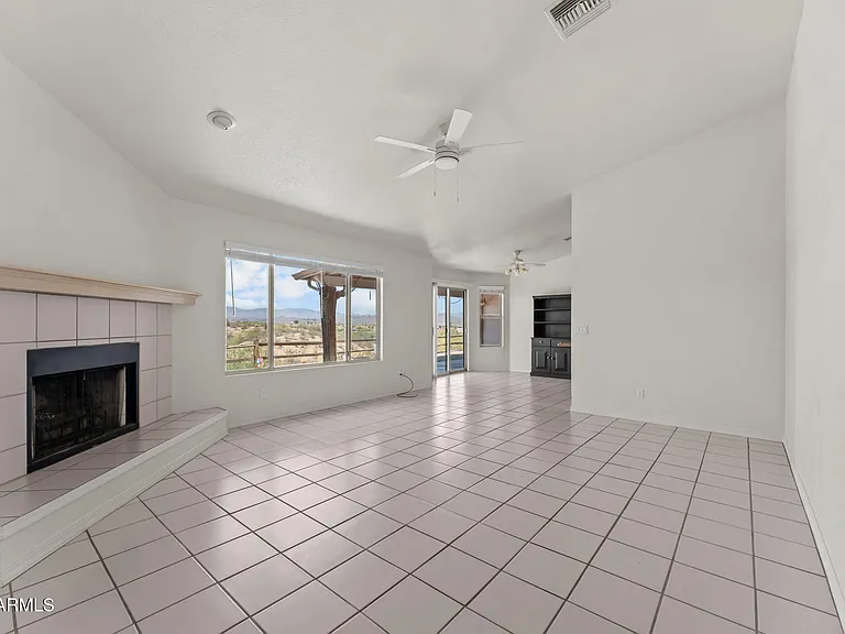 2110 W Terrace Dr — Photo 4