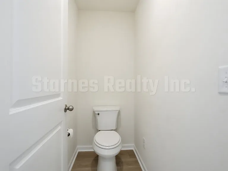 808 Pullman Loop — Photo 29