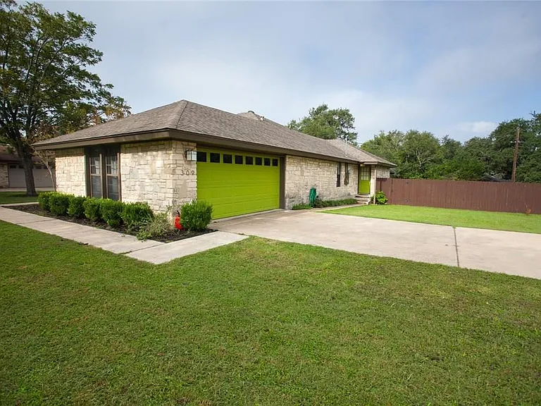 309 Juniper Dr — Photo 3