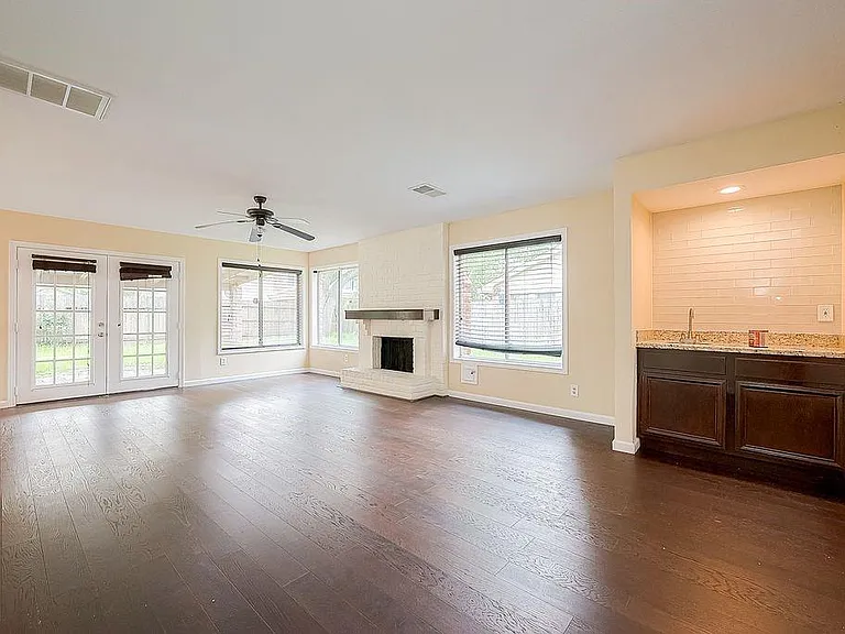 2039 Shorewood Ln — Photo 11