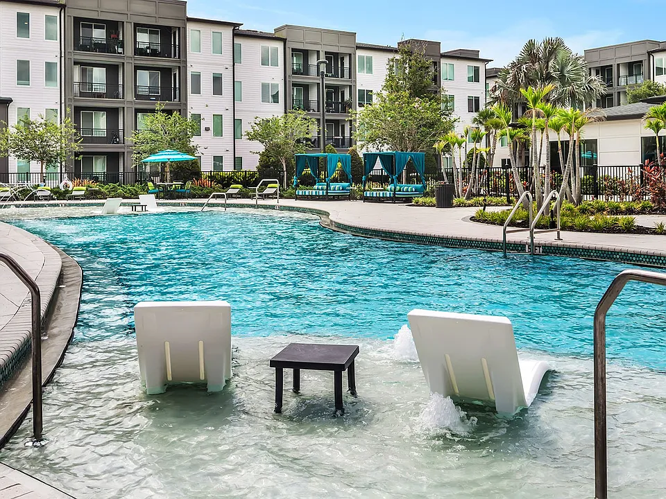 AVLI AT CROSSTOWN CENTER APARTMENTS