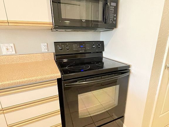 2nd image of 160 W Rockford Dr