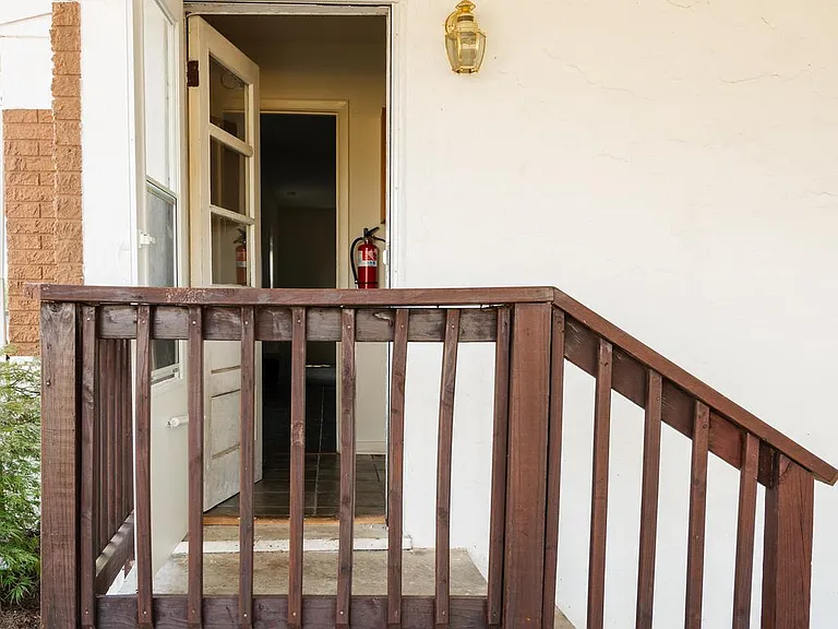 108 Martin Dr — Photo 4