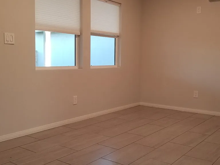 2227 Park Rose Ave — Photo 5