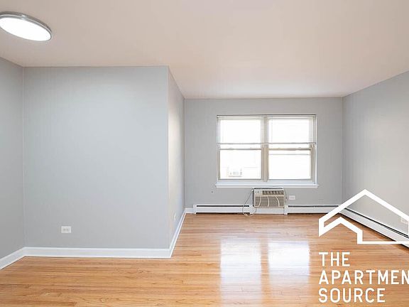 3rd image of 6830 N Sheridan Rd APT 350