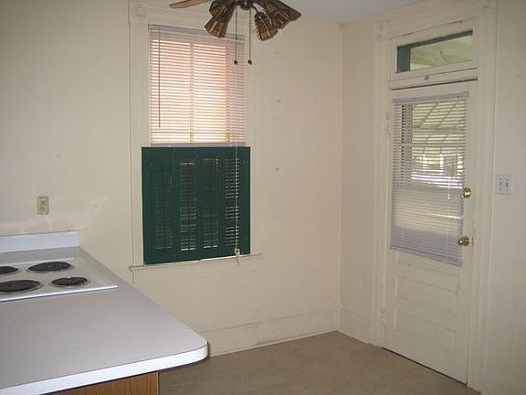 Kitchen casual dining space