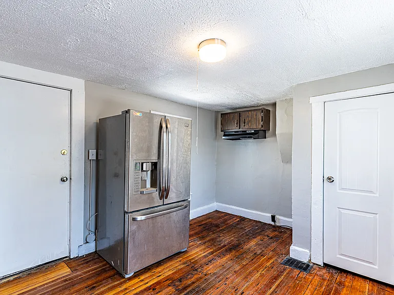 279-279.5 Adams St #C — Photo 12