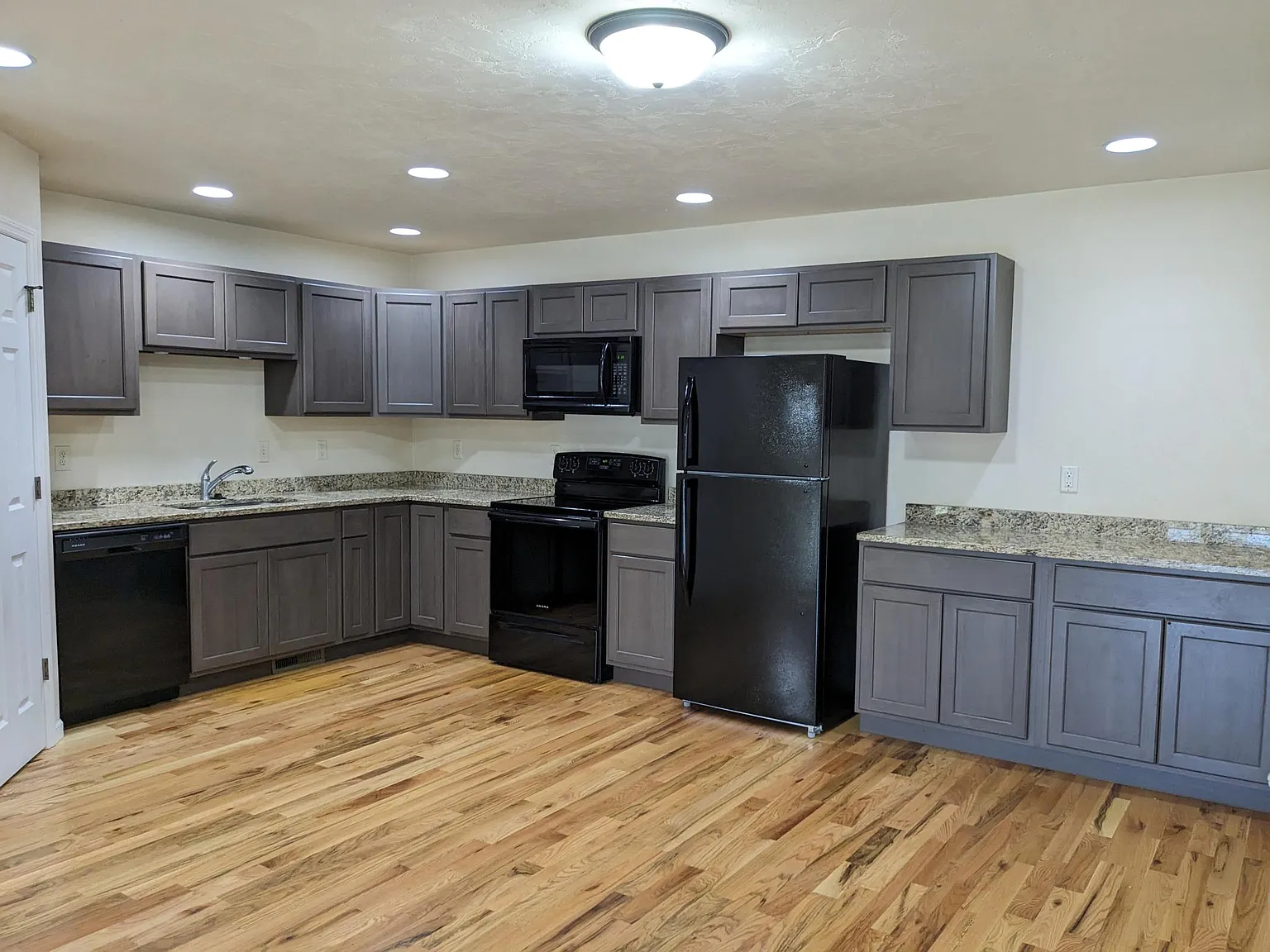 3 bed, 2.5 bath, $2,250 — Photo 3