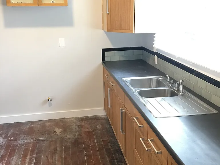 320 N Avenue 52 — Photo 14