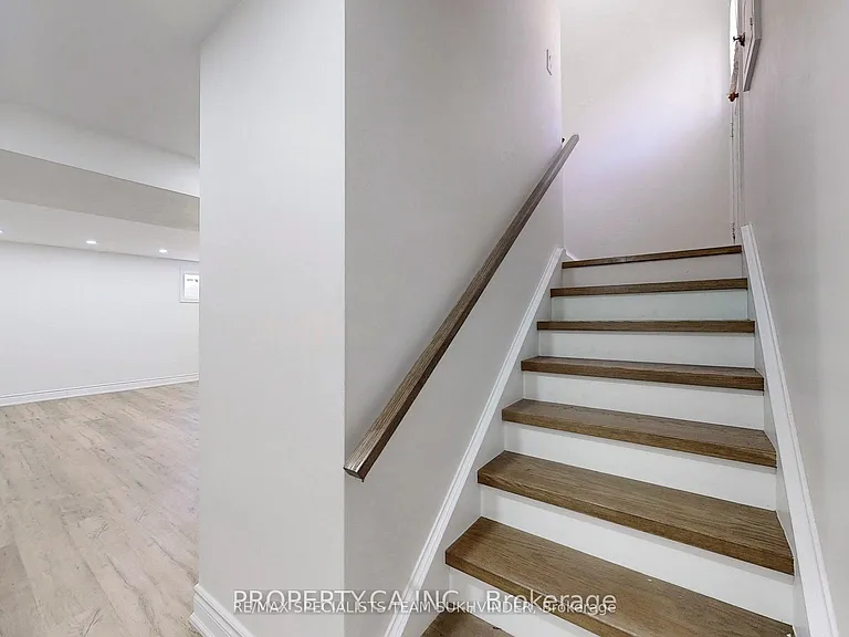 80 Cynthia Rd #LOWER — Photo 17