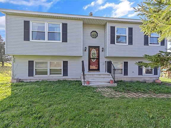 2nd image of 1085 Shackham Rd