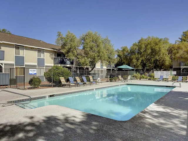 Paradise Square | Apartments For Rent in Las Vegas