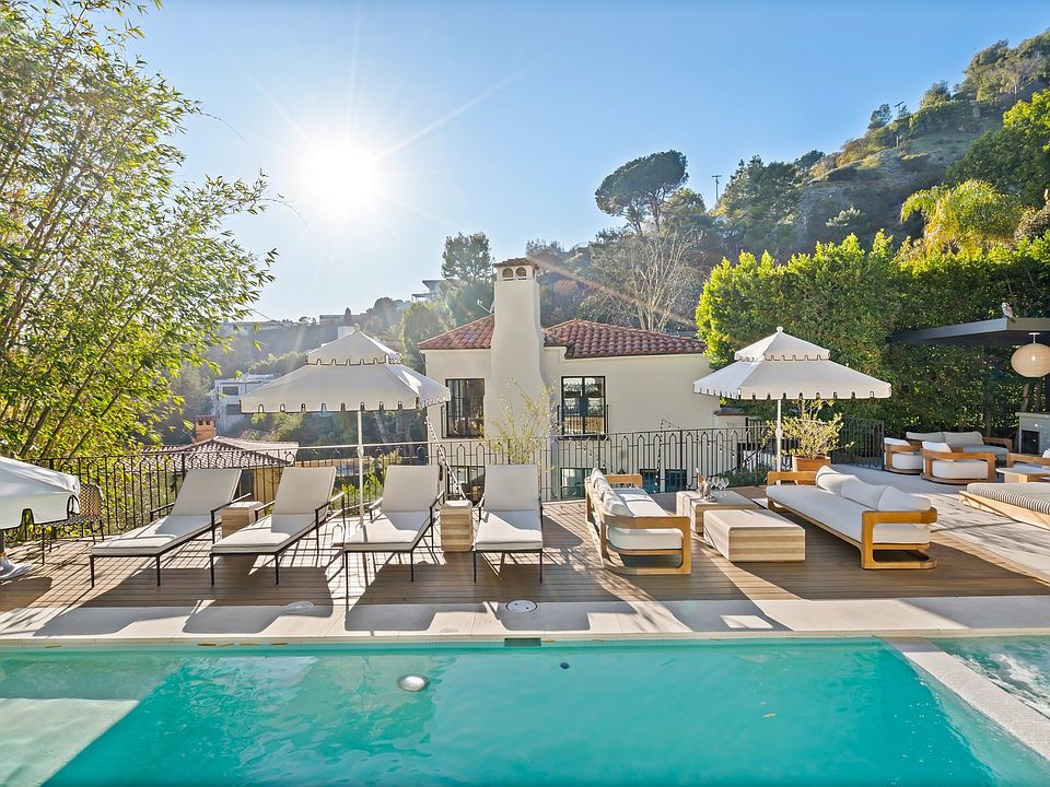 A hillside retreat designed for indulgence under the California sun.