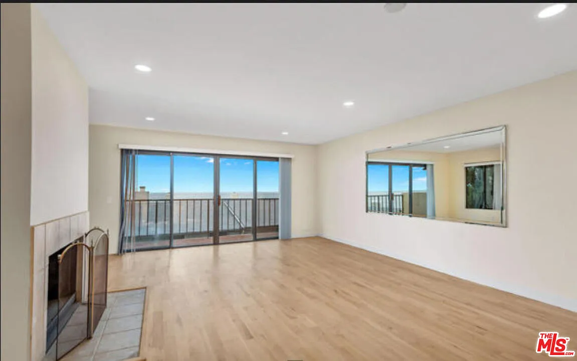2 bed, 1320 sqft, $6,950 — Photo 2
