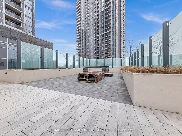 225 Village Green Sq #Penthouse 08 — Photo 38