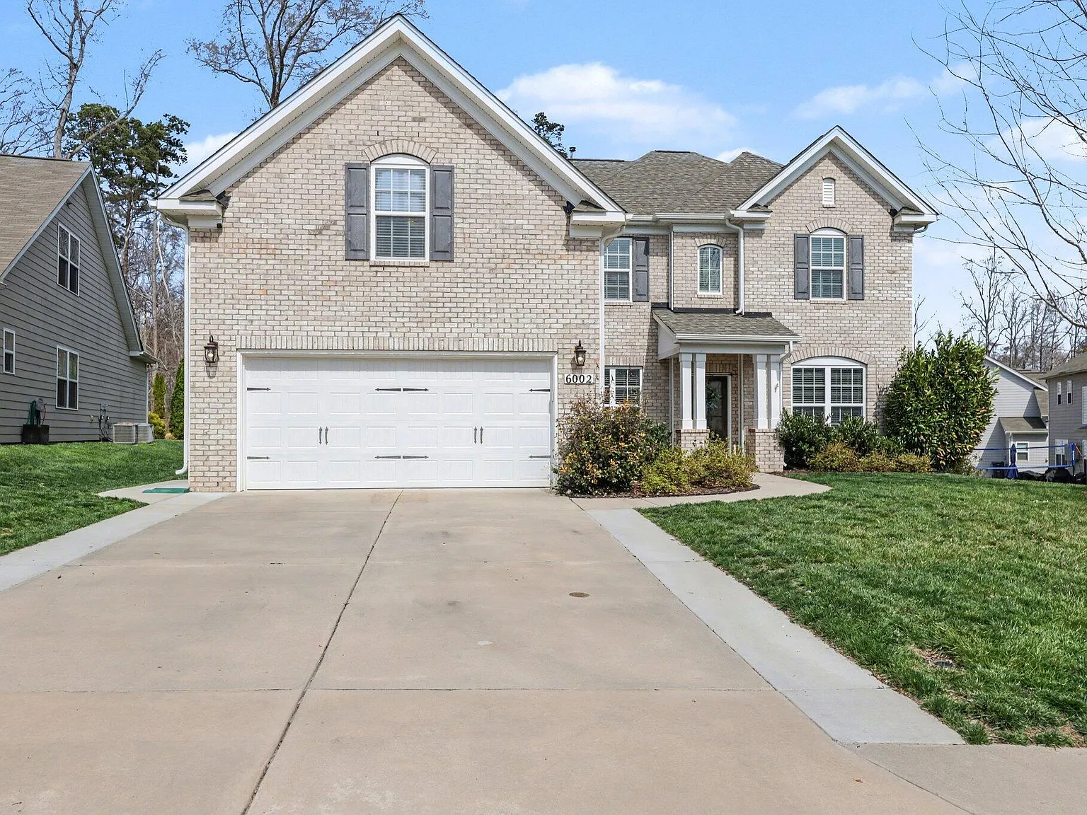 5 bed, 3.0 bath, 3005 sqft, $3,150 — Photo 3