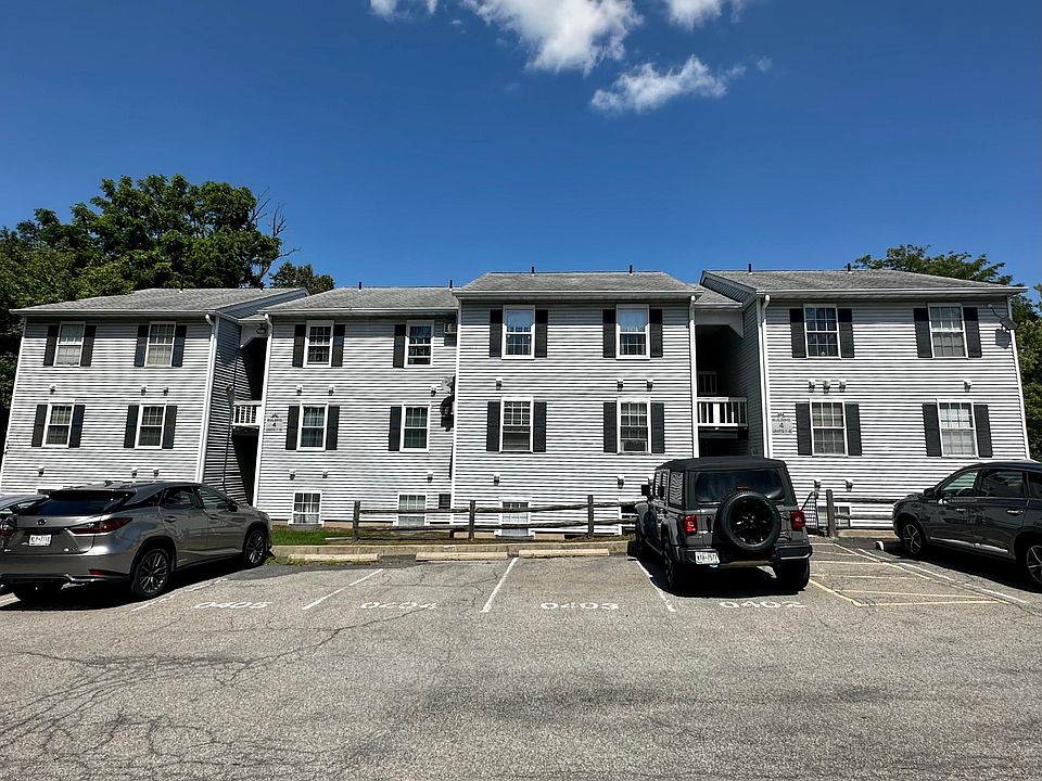 1st image of 4 Lexington Hl Unit 1