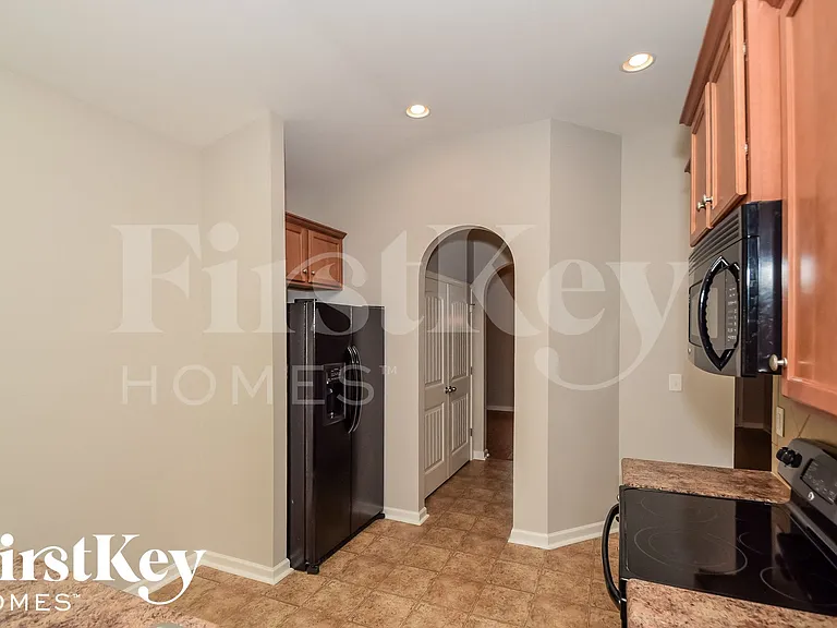 613 Johnnys Cv — Photo 12