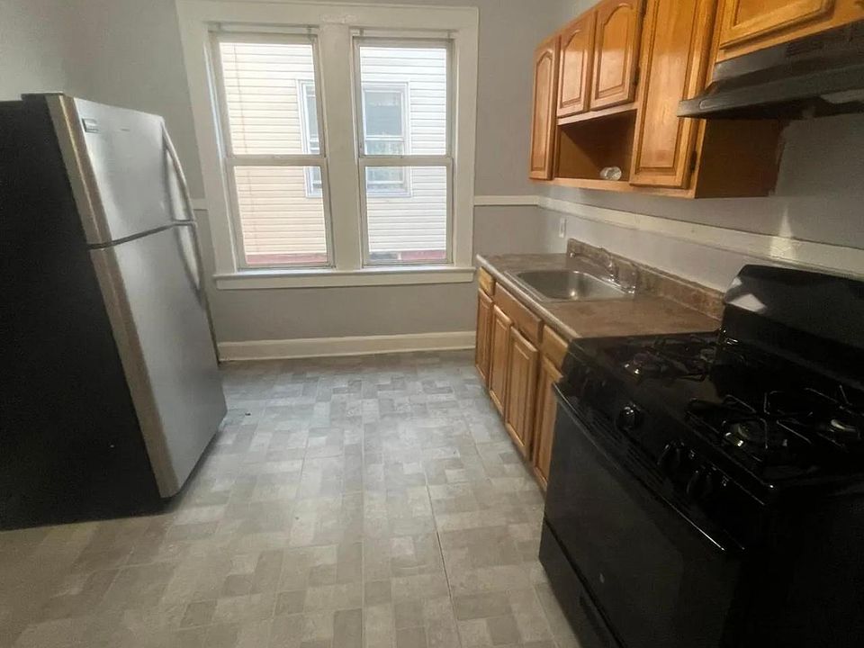 1st image of 23 Underwood St APT 1L