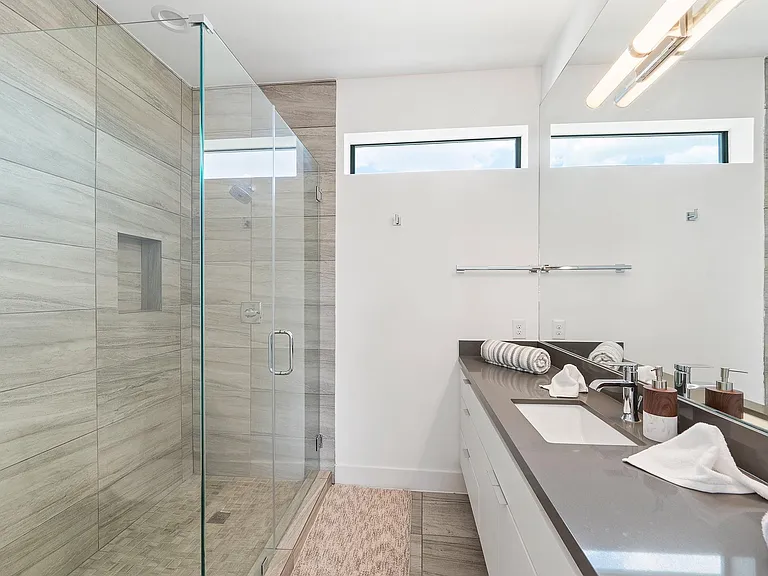 2239 N Macgregor Way — Photo 31
