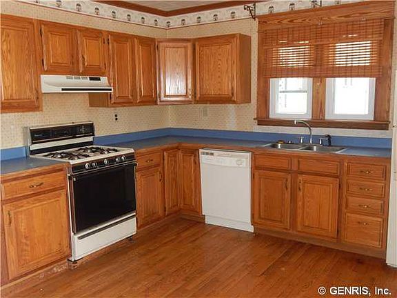 5th image of 27 Cottage St