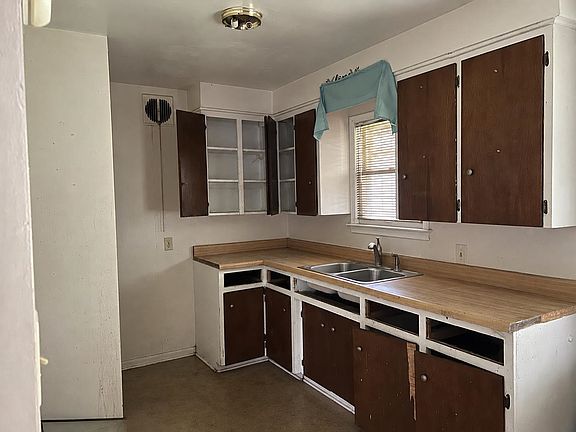4th image of 5009 Miami Ln