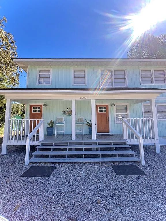 1505 Edge Dr — Photo 1