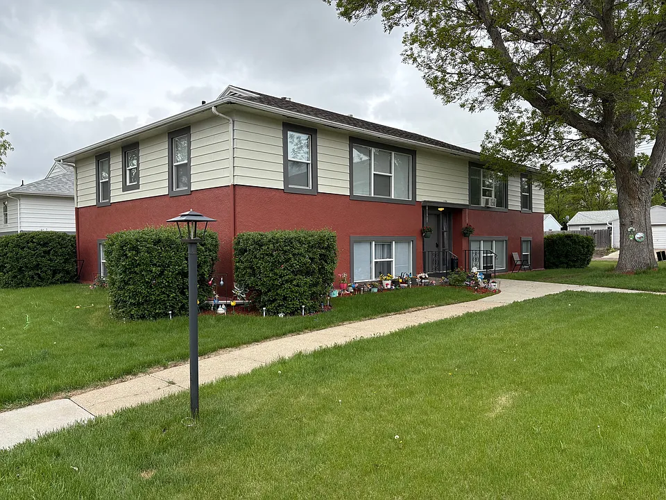 1113 6th Ave E #4