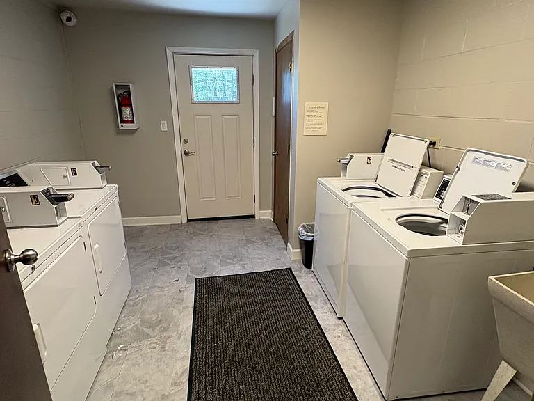 121 S Washington St #7 — Photo 8