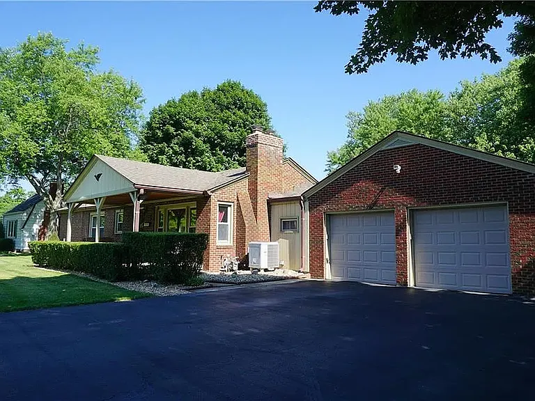 412 McLaughlin Ave — Photo 3